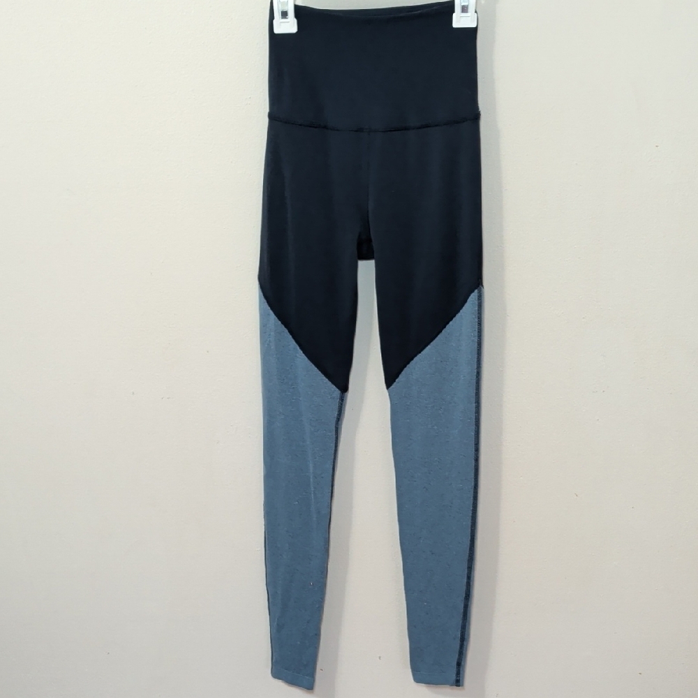 Beyond Yoga Plush Angled High-Waisted Leggings in Nocturnal Navy + Light Blue XS